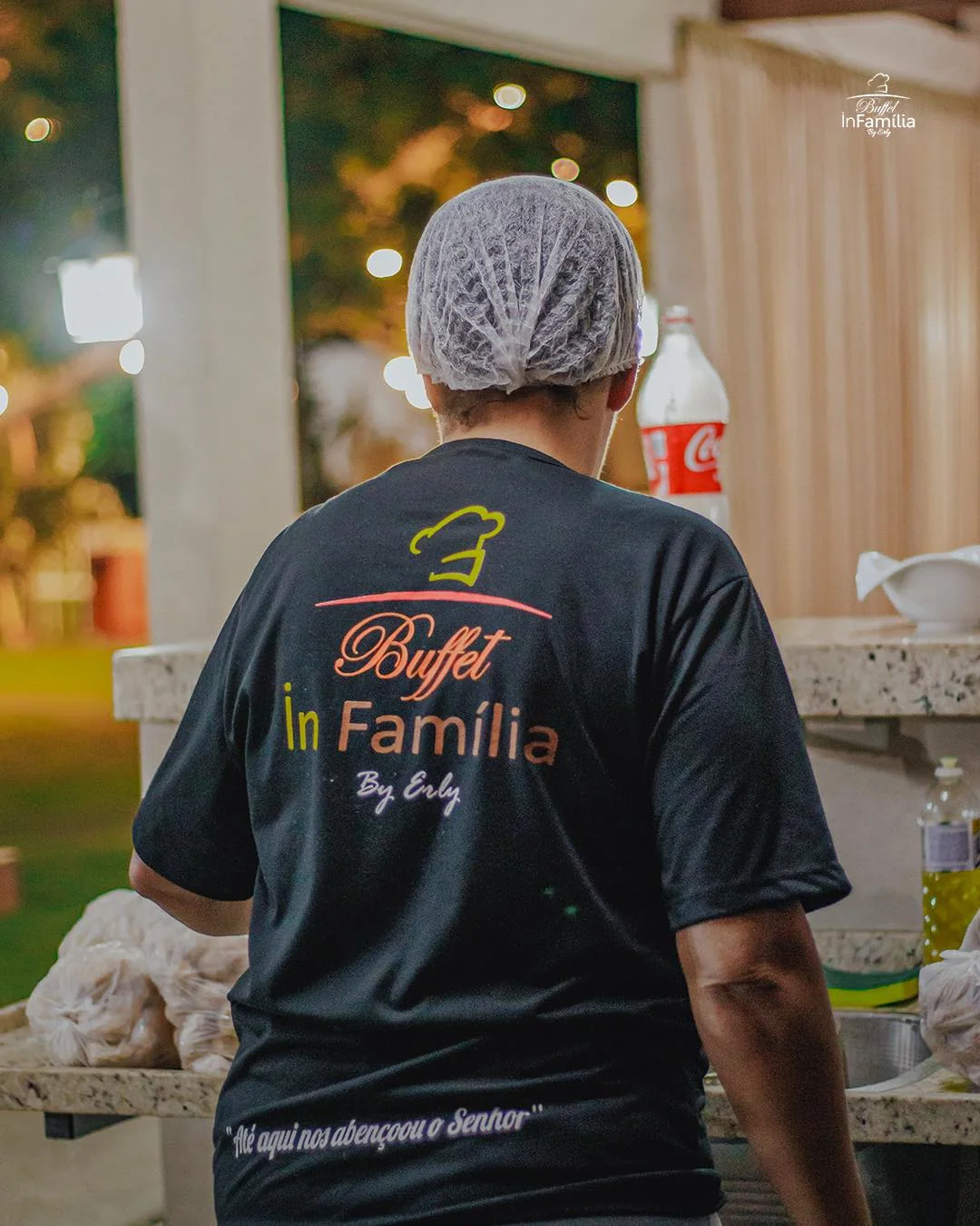 Equipe Buffet InFamília nos bastidores de um evento
